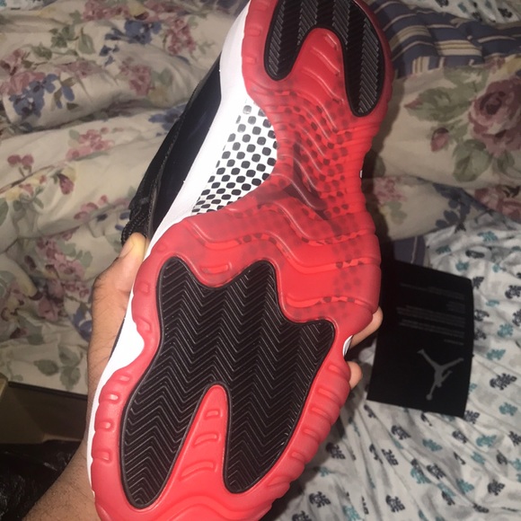 Air Jordan Playoff/Bred 11’s - Picture 2 of 7